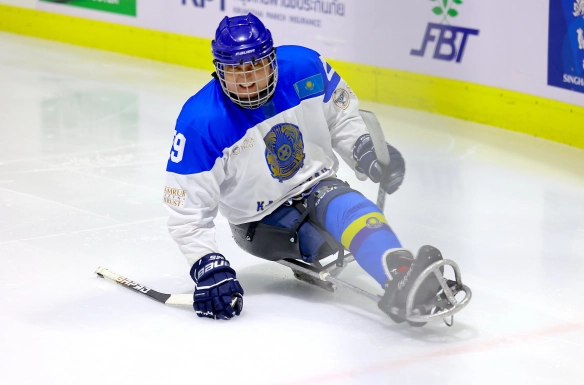 Сборная Казахстана по пара хоккею одержала вторую победу на ЧМ