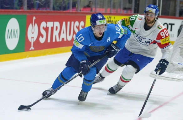 Никита Михайлис – лучший хоккеист Казахстана